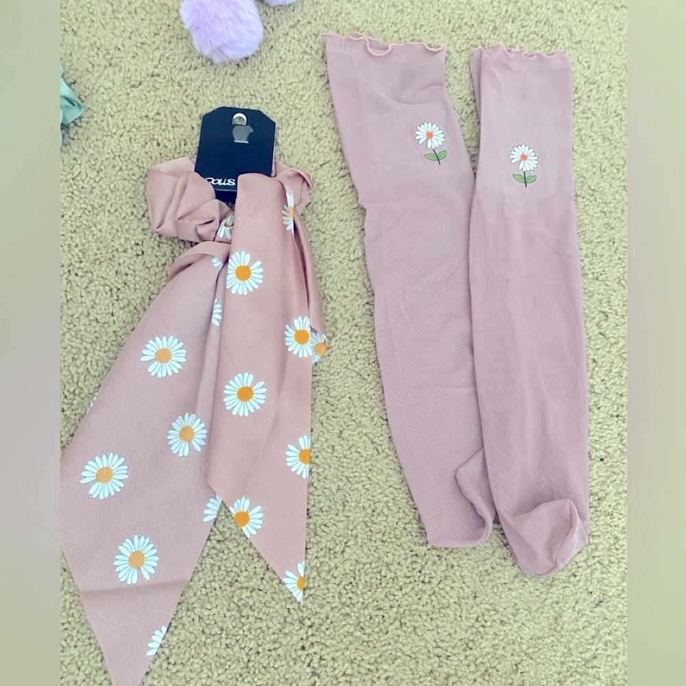 7 pc Bundle of Hair and Socks